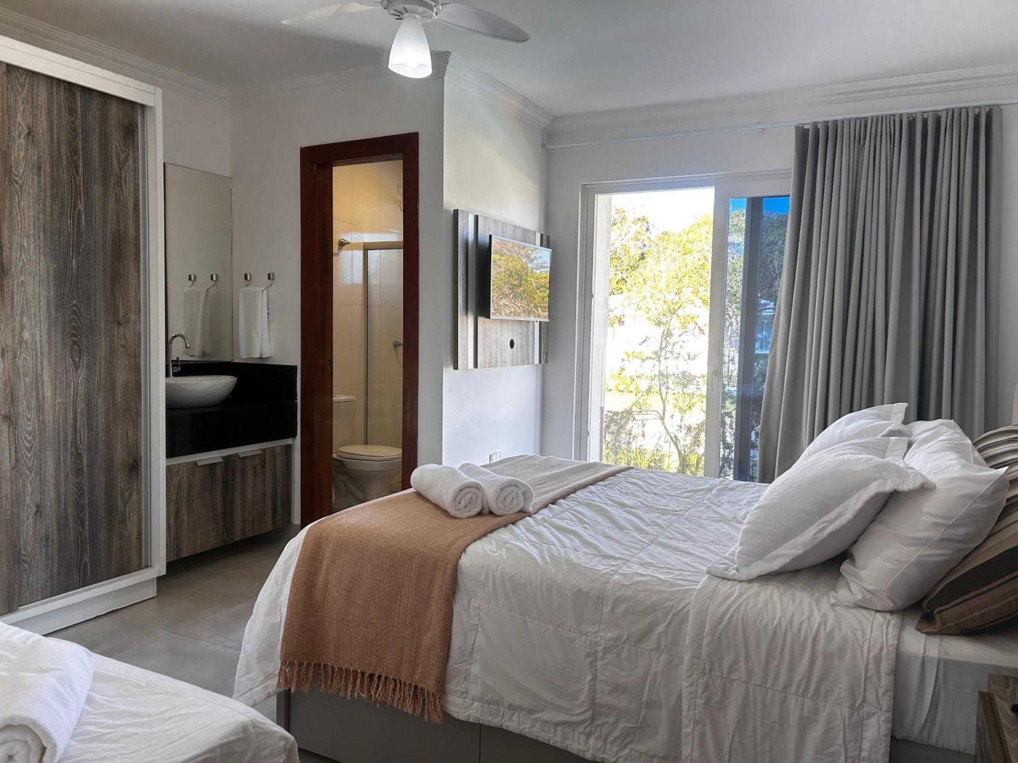 Casa Em Arraial D'ajuda -3 Suites, Lazer Completo- Piscina, Sauna E Tenis * Porto Seguro